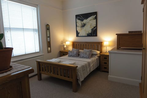 3 bedrooms, iron/ironing board, WiFi (free), bed sheets