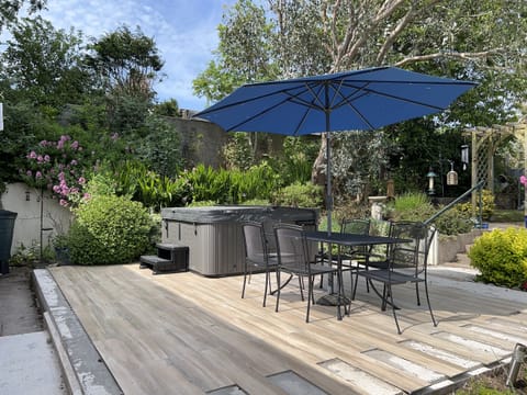 Cottage | Outdoor dining