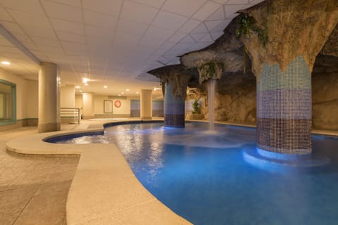 Sauna, hot tub, steam room