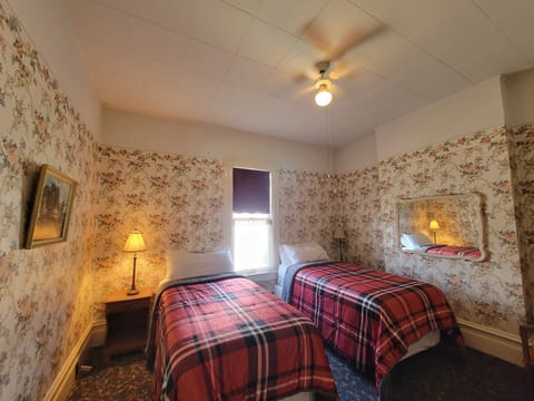 3 bedrooms, iron/ironing board, free WiFi