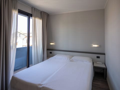 Standard Double or Twin Room | Premium bedding, down comforters, minibar, desk