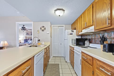 Condo (2 Bedrooms) | Property amenity