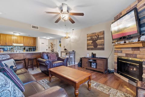 Condo (2 Bedrooms) | Property amenity