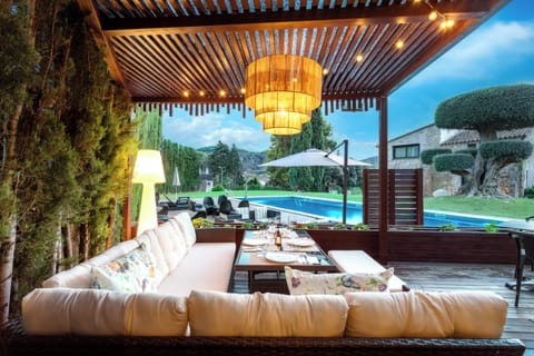 Outdoor pool, pool umbrellas