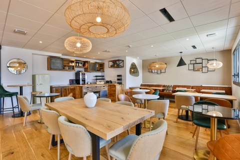 Daily buffet breakfast (EUR 17 per person)