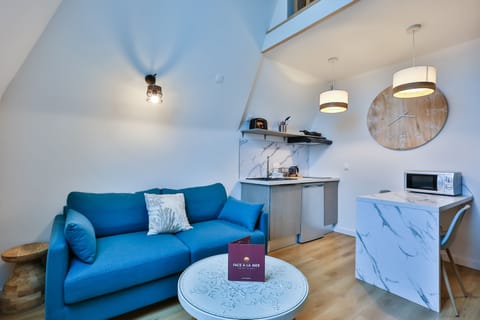 Apartment, 1 Bedroom, Sea View, Mezzanine (sans balcon) | Premium bedding, minibar, in-room safe, blackout drapes