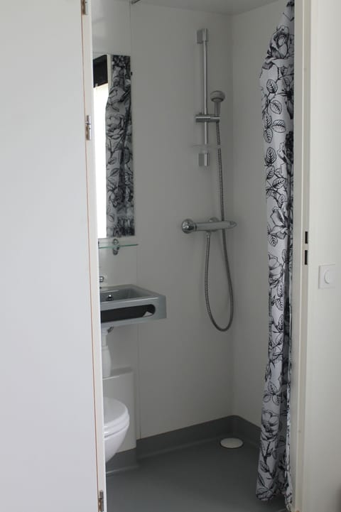 Double Room, Ensuite, City View | Bathroom | Towels