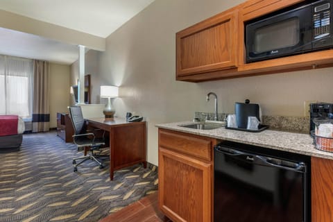 Suite, Non Smoking | Premium bedding, individually furnished, desk, laptop workspace