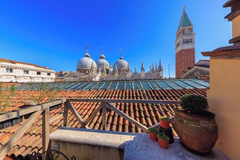 Exclusive Double Room | Egyptian cotton sheets, premium bedding, pillowtop beds, minibar