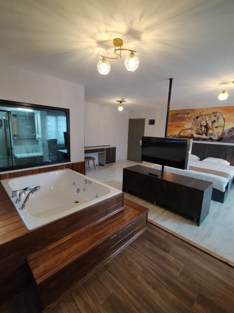 Deluxe Double Room | Premium bedding, minibar, in-room safe, laptop workspace