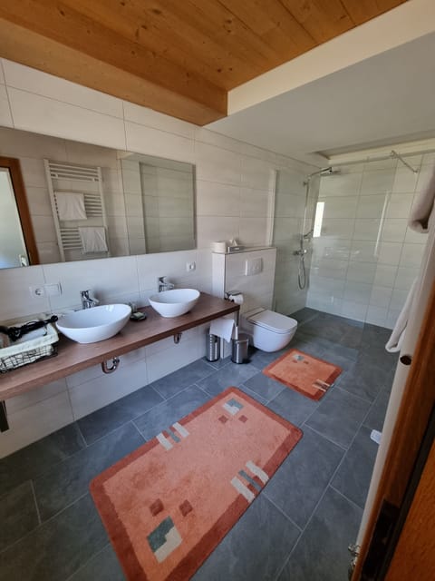 Apartment, Balcony, Mountain View (Sonn) | Bathroom | Shower, hair dryer, towels, soap