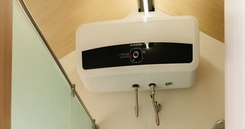 Shower, rainfall showerhead, free toiletries, hair dryer