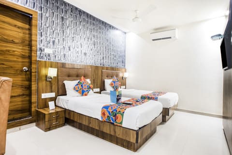 Executive Room | Egyptian cotton sheets, premium bedding, in-room safe, desk