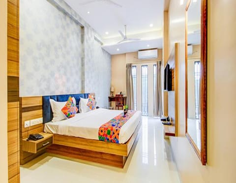 Egyptian cotton sheets, premium bedding, in-room safe, free WiFi