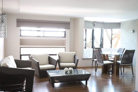 Deluxe Room | In-room safe, individually furnished, iron/ironing board, free WiFi