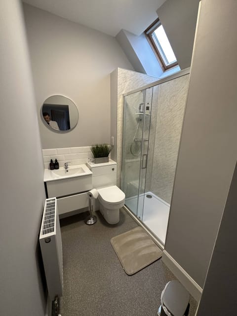 Deluxe Double or Twin Room, 1 King Bed, River View | Bathroom | Shower, hair dryer, towels, soap