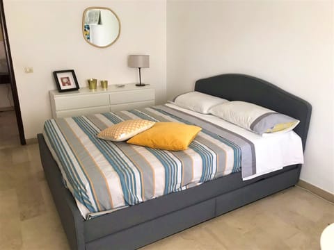 Apartment | 2 bedrooms, desk, blackout drapes