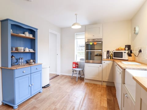 Fridge, electric kettle, toaster, cookware/dishes/utensils