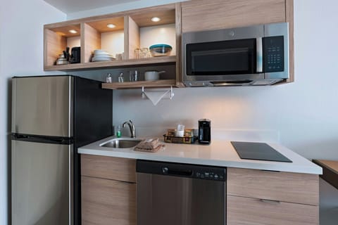 Full-size fridge, microwave, stovetop, dishwasher