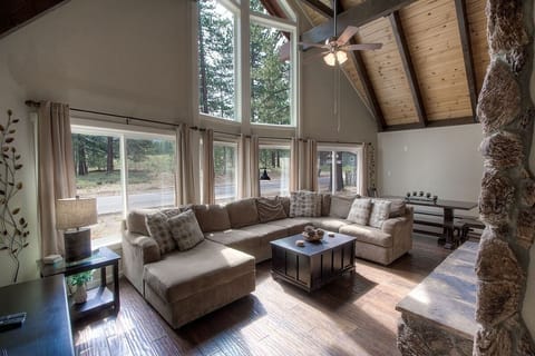 House, 3 Bedrooms | Living area