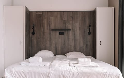 Desk, free WiFi, bed sheets, wheelchair access