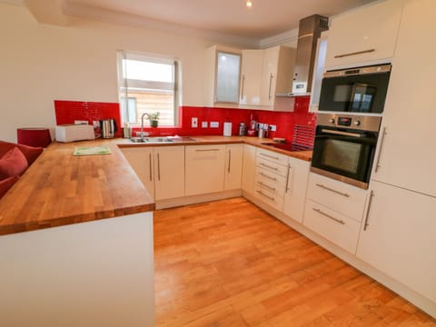 Fridge, dishwasher, electric kettle, toaster