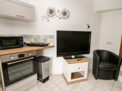 Fridge, electric kettle, toaster, cookware/dishes/utensils