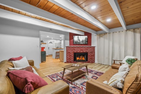 Cabin | Living area | Smart TV, Netflix, Hulu, streaming services