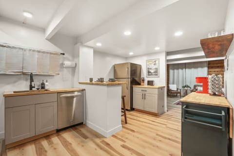 Cabin | Private kitchen | Coffee/tea maker