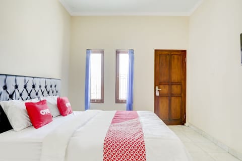 Standard Double Room | Desk, laptop workspace, free WiFi, bed sheets