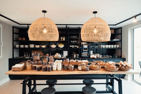 Daily buffet breakfast for a fee