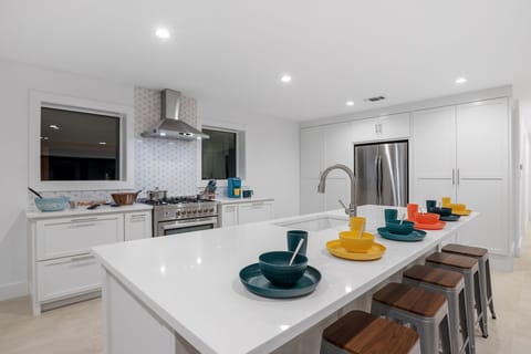 House, 5 Bedrooms | Private kitchen | Fridge, coffee/tea maker, toaster