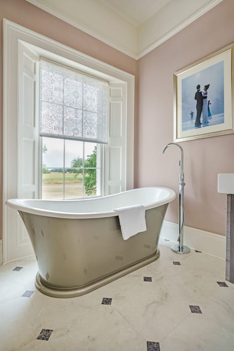 Executive Double Room with Bath & shower | Bathroom | Designer toiletries, hair dryer, bathrobes, slippers