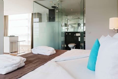 Junior Suite | In-room safe, desk, laptop workspace, blackout drapes