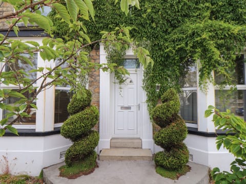 Cottage | Property grounds