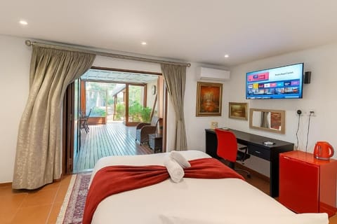 Deluxe Double Room | Egyptian cotton sheets, premium bedding, individually decorated