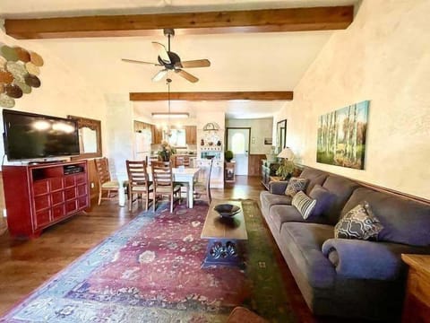 Cottage, 2 Bedrooms | Living area