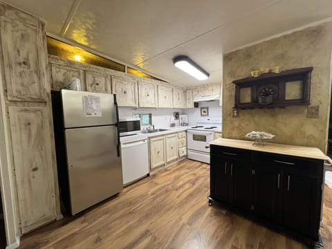 House, 4 Bedrooms | Private kitchen | Fridge, oven, coffee/tea maker, toaster