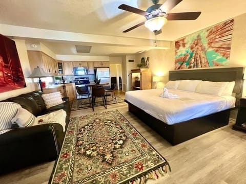 Studio | Iron/ironing board, cribs/infant beds, free WiFi