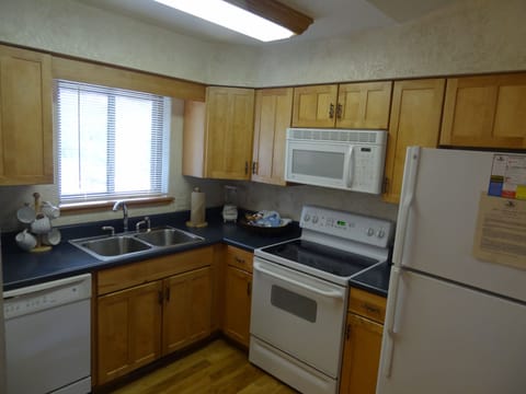 Cottage, 1 Bedroom | Private kitchen | Fridge, coffee/tea maker, toaster
