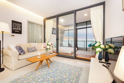 Luxury Apartment | Desk, free WiFi