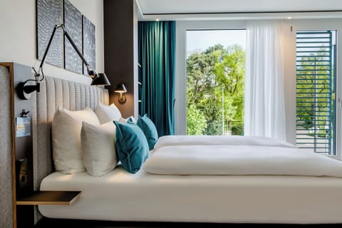 In-room safe, soundproofing, iron/ironing board, free WiFi