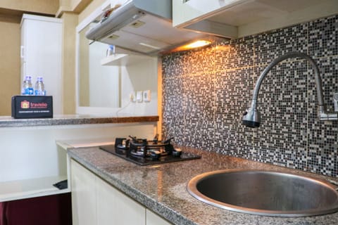 Apartment | Private kitchen | Full-size fridge, stovetop, rice cooker, cookware/dishes/utensils