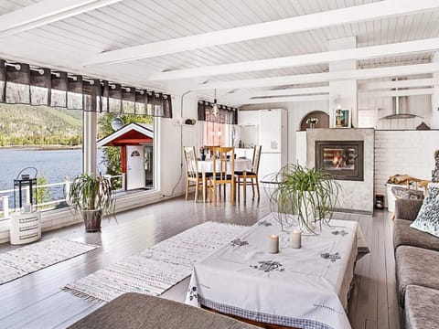 House | Dining