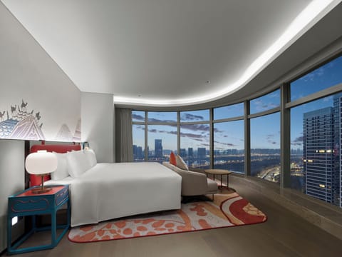 Panoramic Suite | Down comforters, minibar, in-room safe, desk