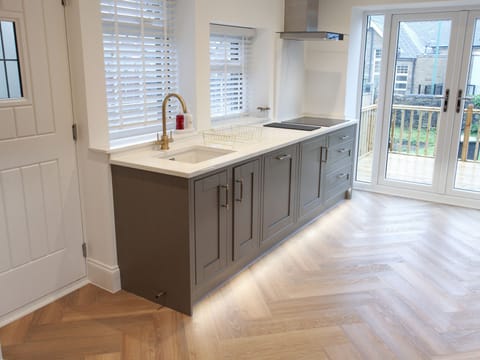 Cottage | Private kitchen | Fridge, dishwasher, electric kettle, toaster