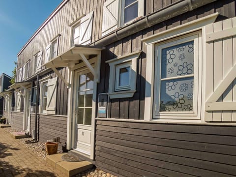 House | Exterior detail