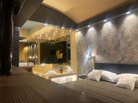 Luxury Studio Suite | Egyptian cotton sheets, premium bedding, memory foam beds, free minibar
