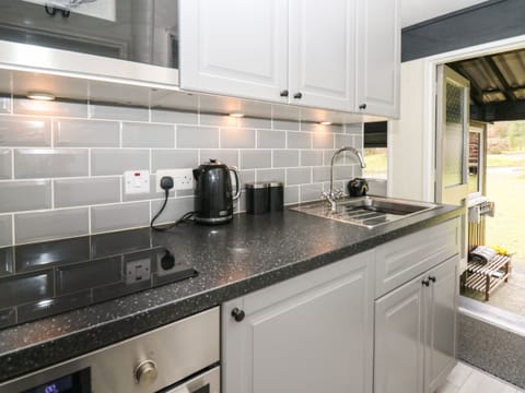 Fridge, cookware/dishes/utensils