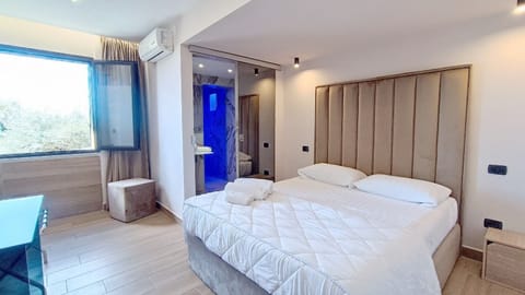 Comfort Double or Twin Room | Down comforters, minibar, desk, laptop workspace